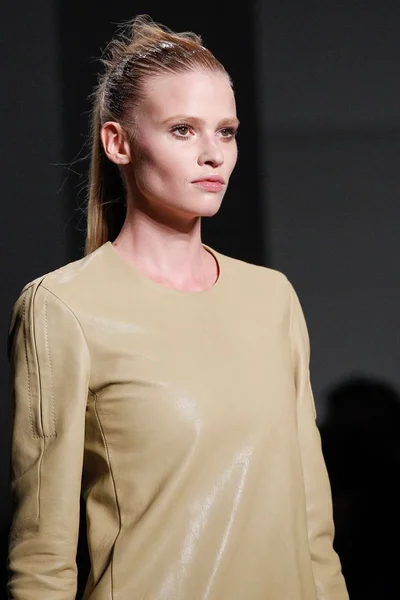 Look 25